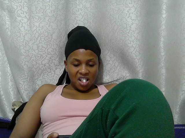 Caroldoly live cam on BongaCams