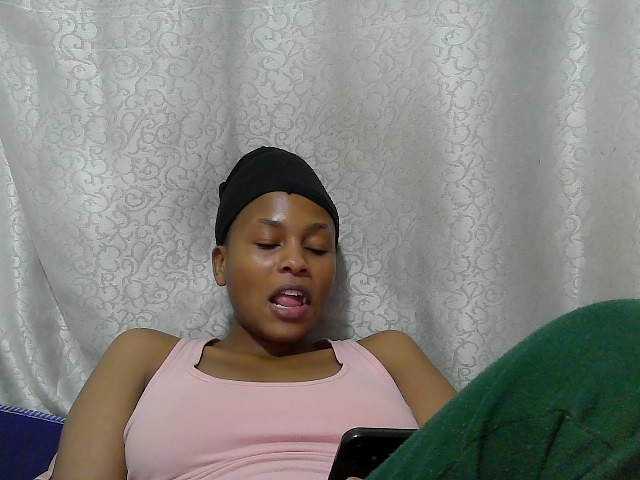 Caroldoly live cam on BongaCams