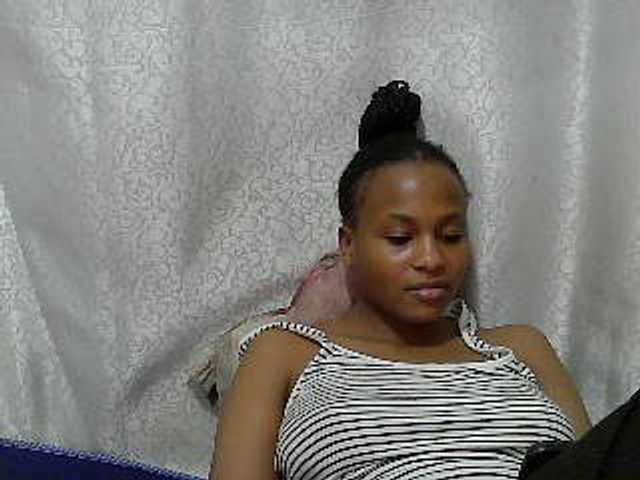 Caroldoly live cam on BongaCams