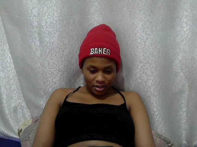 Caroldoly live cam on BongaCams