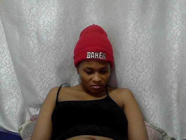 Caroldoly live cam on BongaCams