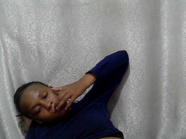 Caroldoly live cam on BongaCams