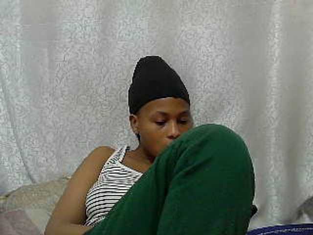 Caroldoly live cam on BongaCams