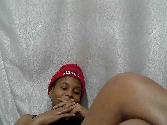 Caroldoly live cam on BongaCams