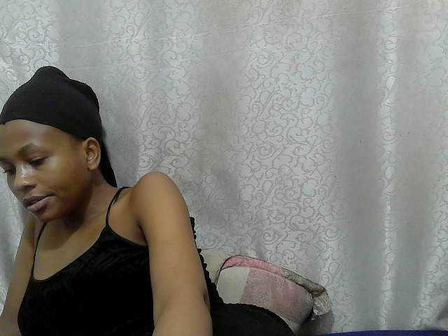 Caroldoly live cam on BongaCams