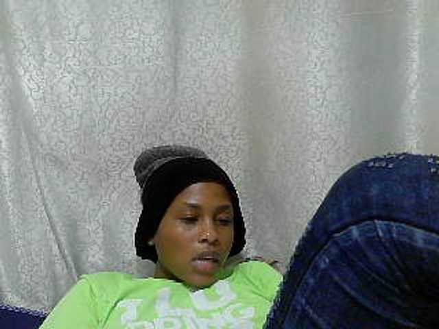 Caroldoly live cam on BongaCams