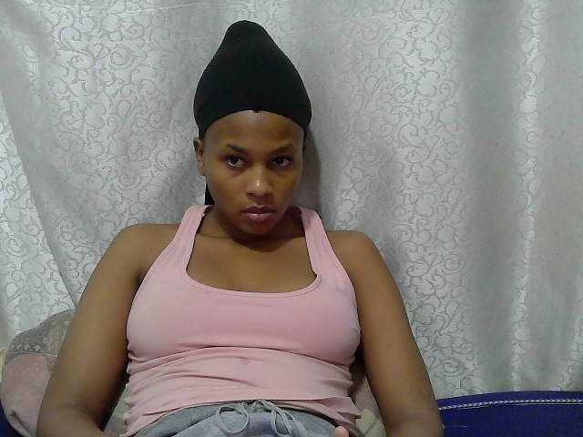 Caroldoly live cam on BongaCams