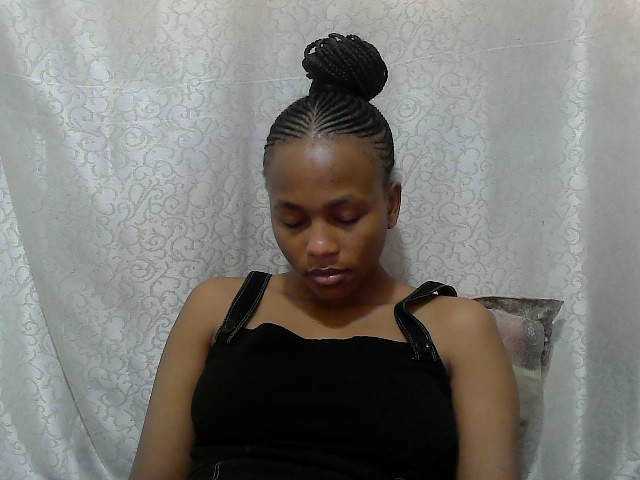 Caroldoly live cam on BongaCams