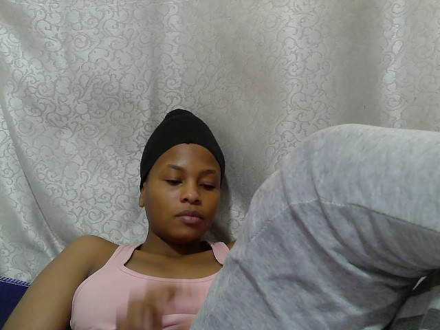 Caroldoly live cam on BongaCams