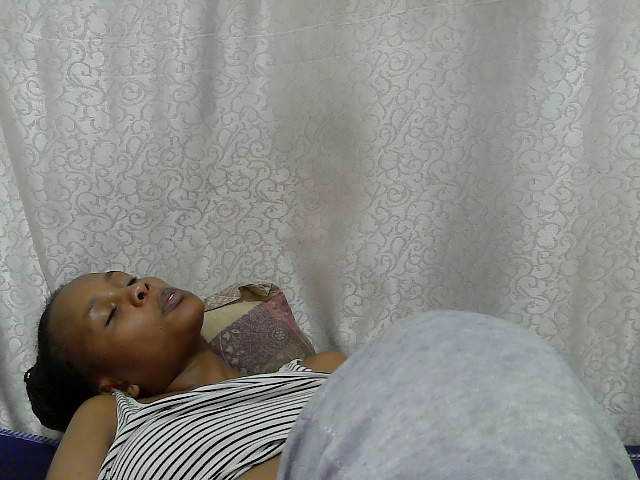 Caroldoly live cam on BongaCams