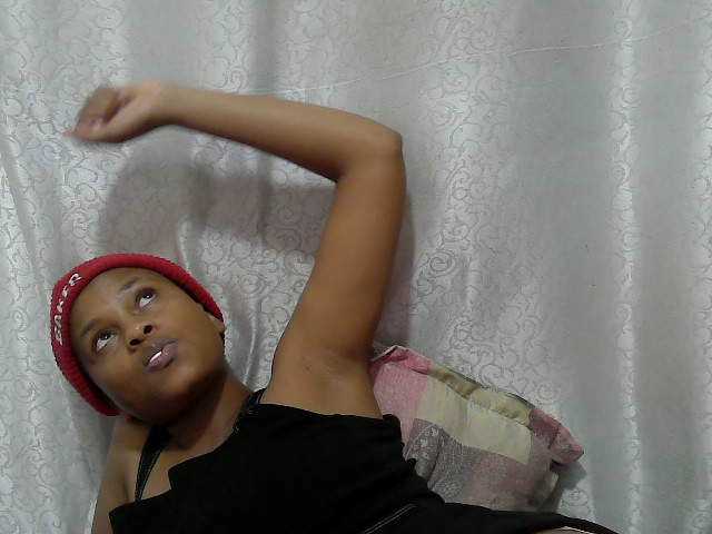 Caroldoly live cam on BongaCams