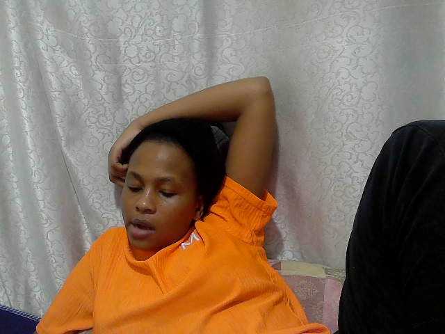 Caroldoly live cam on BongaCams