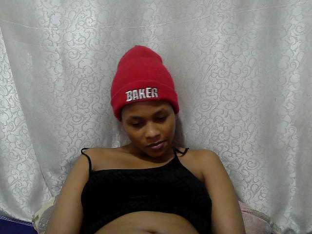 Caroldoly live cam on BongaCams