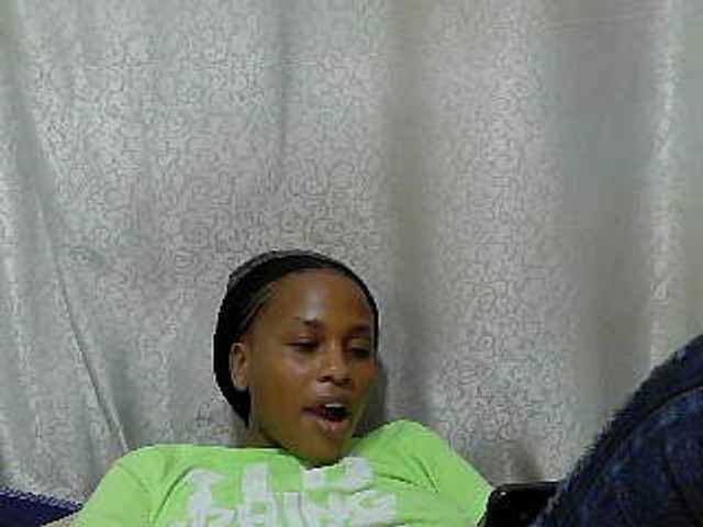 Caroldoly live cam on BongaCams