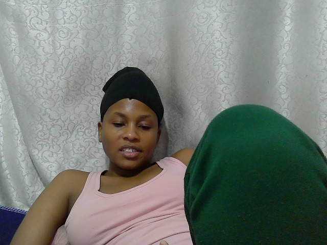 Caroldoly live cam on BongaCams