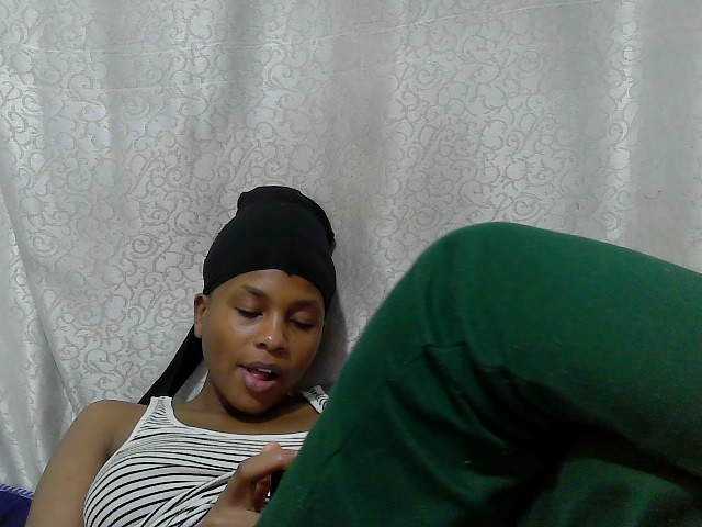 Caroldoly live cam on BongaCams