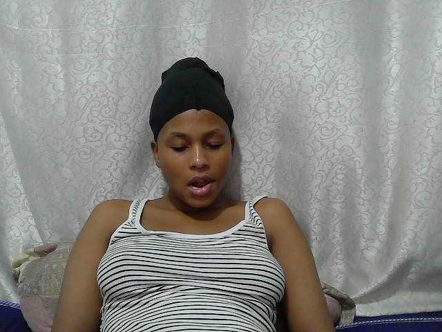Caroldoly live cam on BongaCams