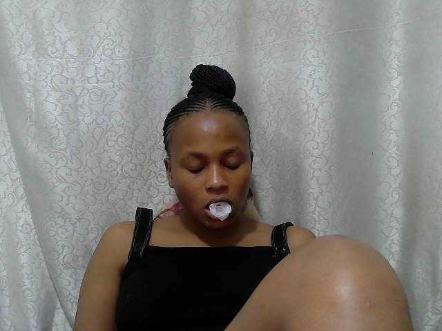 Caroldoly live cam on BongaCams