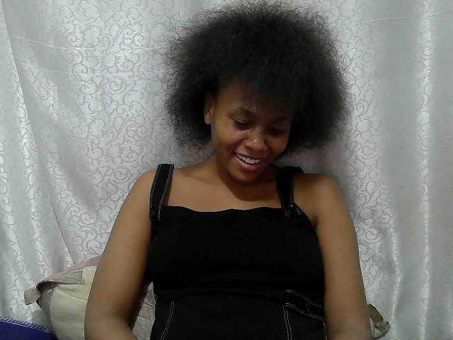 Caroldoly live cam on BongaCams