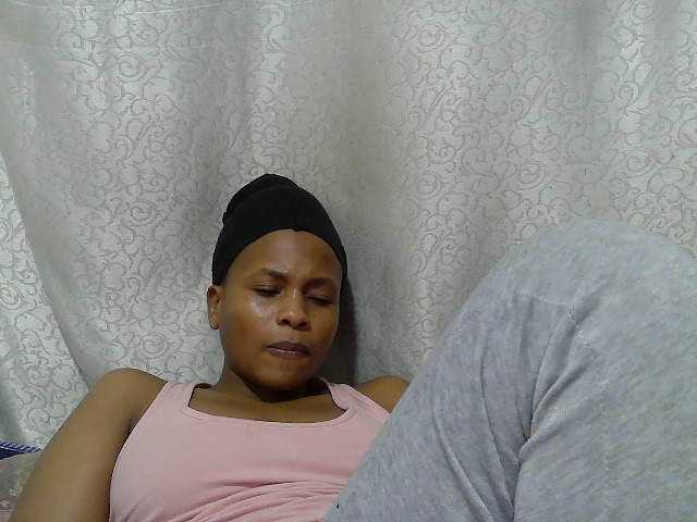 Caroldoly live cam on BongaCams