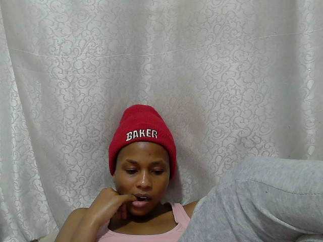 Caroldoly live cam on BongaCams