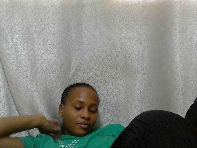 le modèle Caroldoly est en webcam porno dans un show sur le site bongacams, il possède les tags suivants: Ebony,Brunette,Trimmed