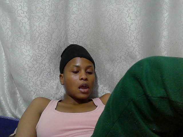 Caroldoly live cam on BongaCams