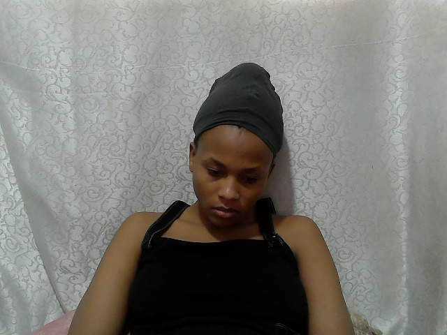 Caroldoly live cam on BongaCams