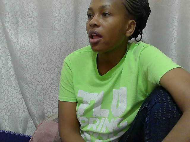Caroldoly live cam on BongaCams
