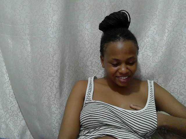 Caroldoly live cam on BongaCams