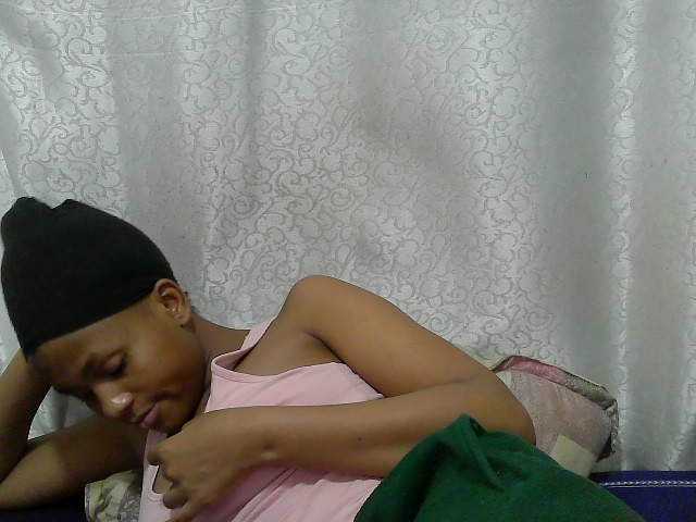 Caroldoly live cam on BongaCams