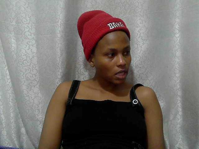 Caroldoly live cam on BongaCams