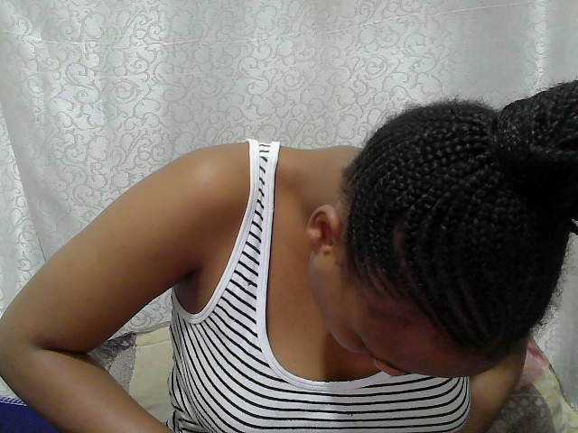 Caroldoly live cam on BongaCams