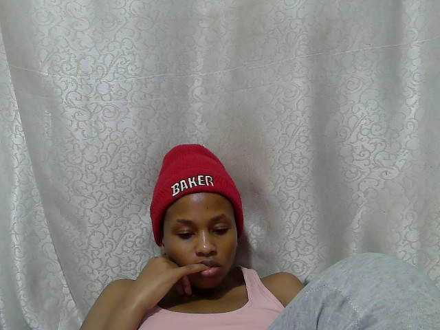 Caroldoly live cam on BongaCams