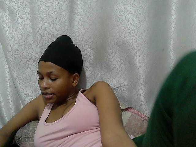 Caroldoly live cam on BongaCams