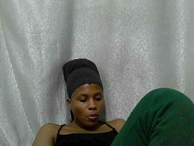 Caroldoly Live Webcam on BongaCams