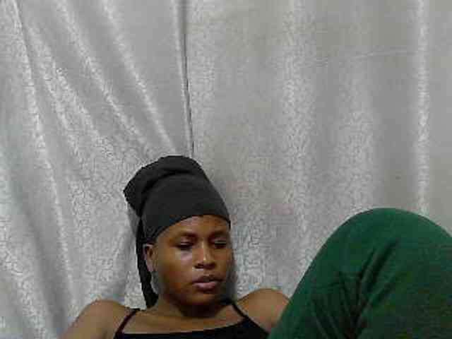 Caroldoly Live Webcam on BongaCams