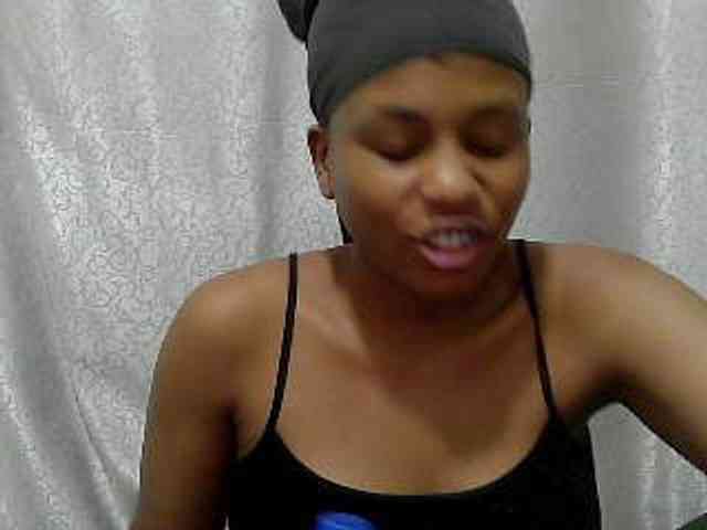 Caroldoly Live Webcam on BongaCams