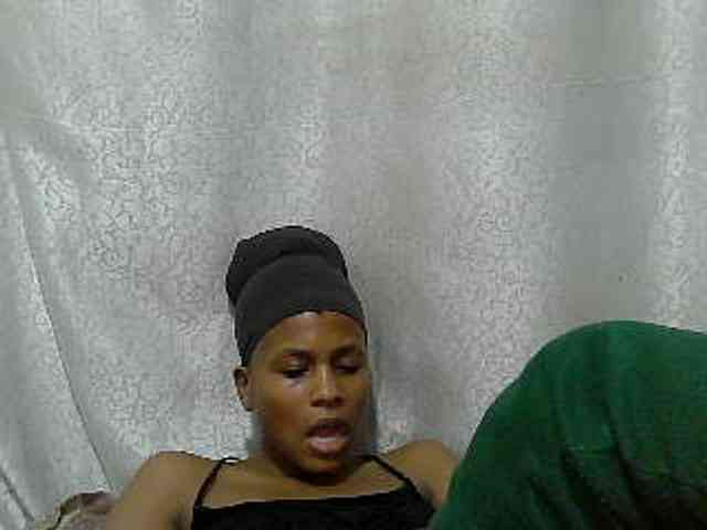 Caroldoly Live Webcam on BongaCams