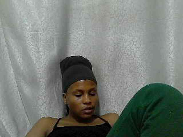 Caroldoly Live Webcam on BongaCams