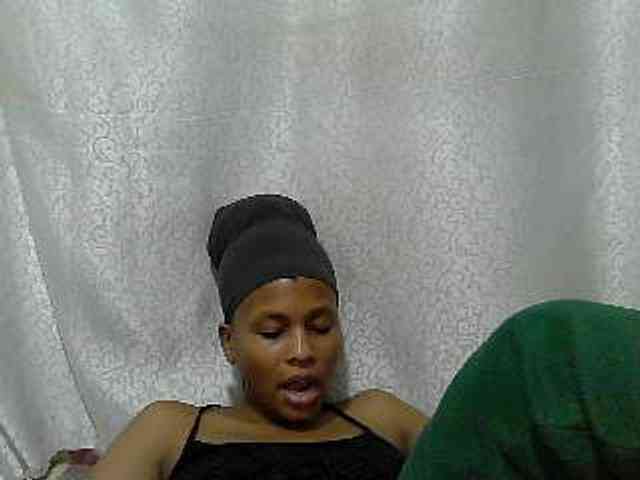 Caroldoly Live Webcam on BongaCams