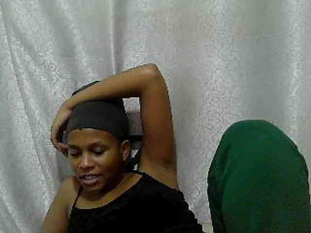 Caroldoly Live Webcam on BongaCams