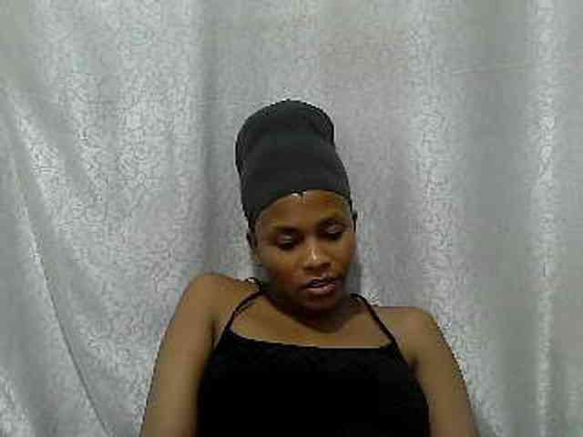 Caroldoly Live Webcam on BongaCams