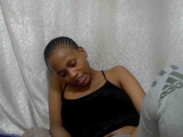 Caroldoly Live Webcam on BongaCams