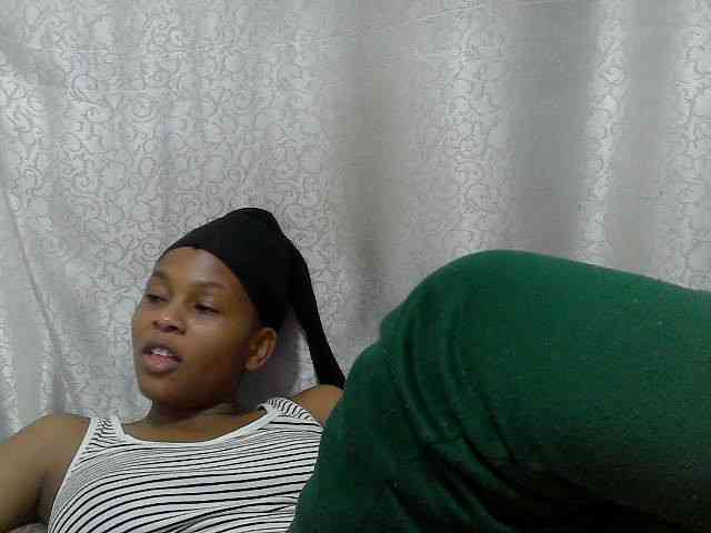 Caroldoly Live Webcam on BongaCams