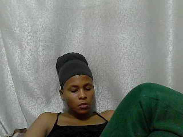Caroldoly Live Webcam on BongaCams