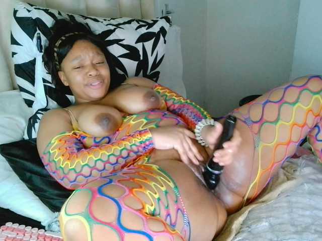 thiquekitten's BongaCams show and profile