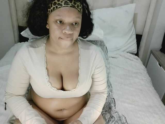 thiquekitten live cam on BongaCams