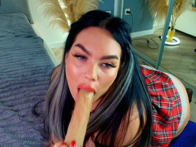 katerine-Monroe live cam on BongaCams