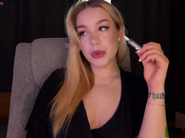 maksisisia's BongaCams show and profile